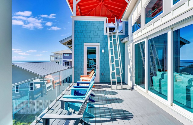 Gulf front, large POOL! NEW 6 Bed/5.5 Bath North CSB with spectacular views!