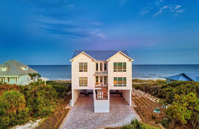 Gulf Front, Private Pool, 5 BR Sleeps 14 Custom Built Home