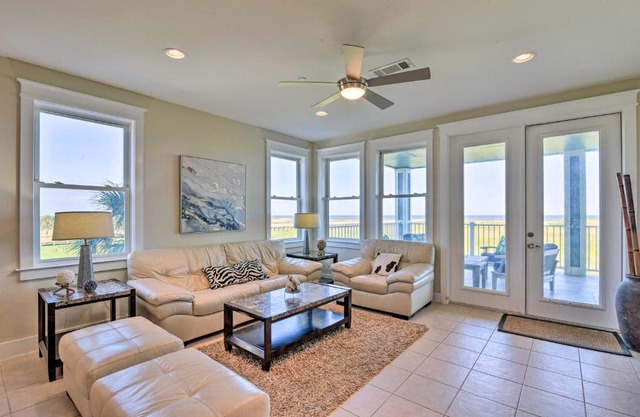 Gulf View and Beach Access Galveston Resort Condo!