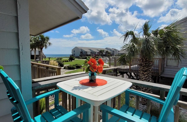 Gulf views, community pool, 60 seconds to the beach!