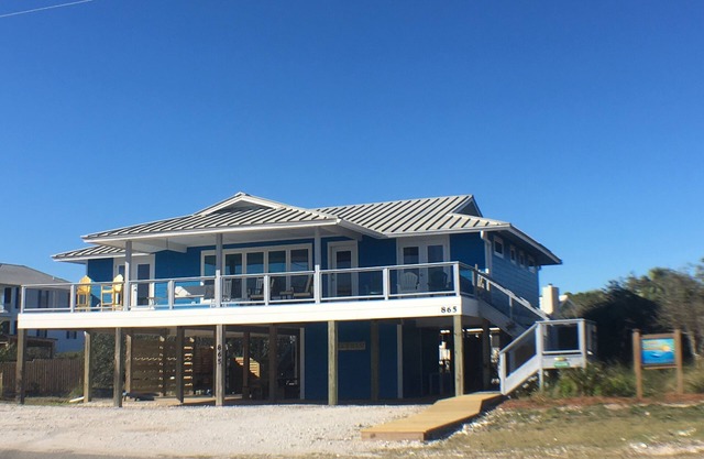 Gulf Views, Huge Decks! 3 LuxBdrm Suites, updatd Kitchn, HeatedPool, DogFriendly