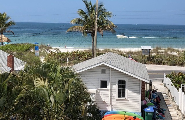 Gulf-views inside home, Pool, duplex, SUP+Kayak+Firepit+Patio+Crows Nest+Grill