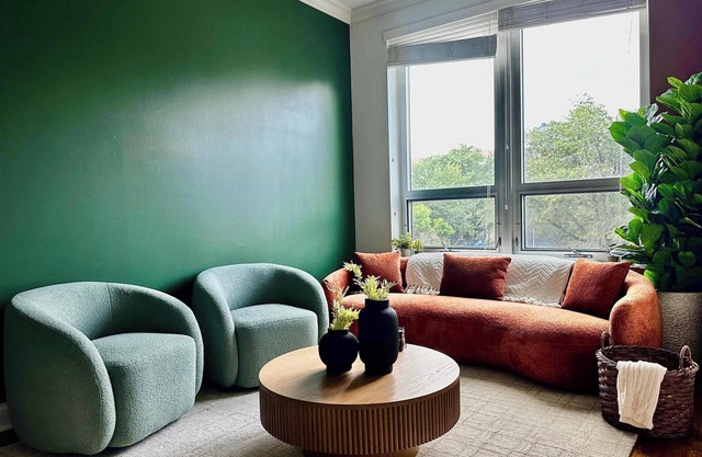 Gym, Garage Parking, Balcony, Sleeps 4