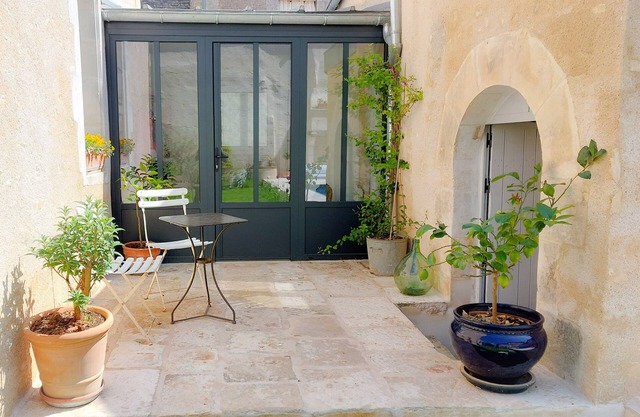 Hébergement Indépendant Dans Maison Avec Piscine, au Coeur du Vignoble