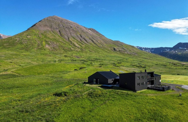 Hóll Adventure House - Perfect for groups!