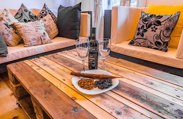 H&B apartments Vasil Petriashvili