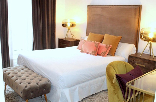 H Doble Roomsole - One Bedroom Hotel, Sleeps 2