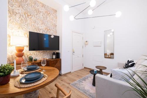 H2M Alamos Duplex, desk, dishwasher, oven, shower