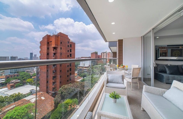 H704 - Amazing City Views With Pool & Parking