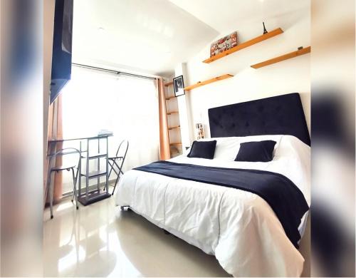 HABITACIÓN AMPLIA y CÓMODA CON BAÑO PRIVADO