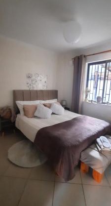 Habitación privada y baño compartido