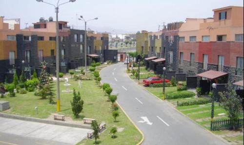 Habitaciones con todos los servicios en Lima Este a 1 cuadra del Banco de Crédito Sede Central