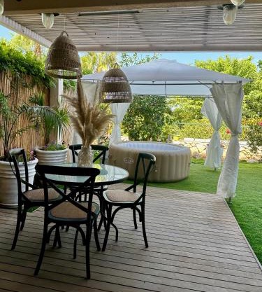 Habostan ceasarea, הבוסתן בקיסריה