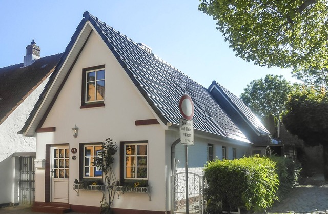 Hafenhaus No. 14 * cozy fisherman's house at Husum harbor * home by the sea
