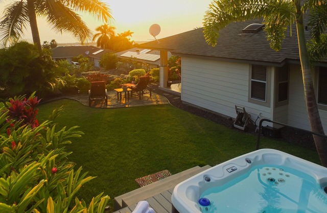 Hale Alaula - Ocean View: Private Home Near Kona Town w/Spa, AC, Spacious Lanai