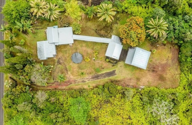 Hale Hialoa: Entire Property, 4 Homes, 8 Beds, 1 acre in HPP