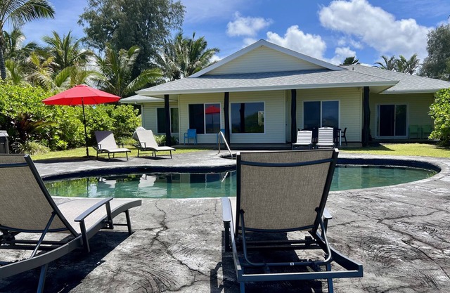 Hale Kai Nalu- Oceanfront Luxury Home W/Pool & Spa- Hilo-Side