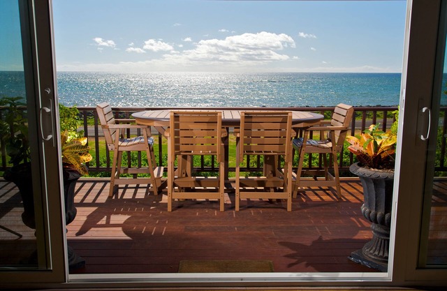 Hale La- Luxury Beach House with Central Air Conditioning!
