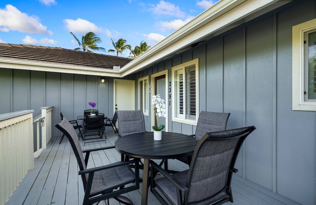 Hale Loke Cottage, 2 Masters, A/C, Use Of Resort Pool & Spa. Steps To Beaches