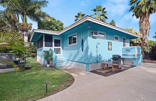 Hale Makai - Luxury Beach Home with AC and Private Hot Tub! TVNC#5012