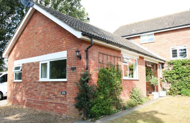 Halesworth Annexe - sleeps 2 guests in 1 bedroom
