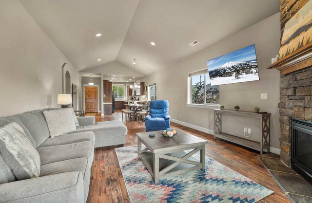 Haley House | Hot tub, Pets ok! Close to it All!