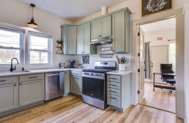 Half-mi to Dtwn Lufkin: Charming & Spacious Home!