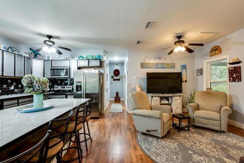 half Mi to Sapelo River Family Home with Large Yard