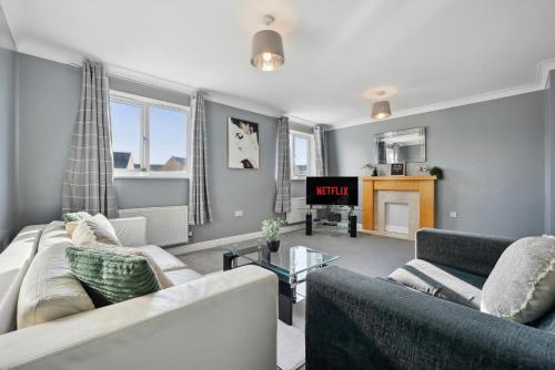 Hampton - 5 beds, 2 bathroom, Garden, Free Parking