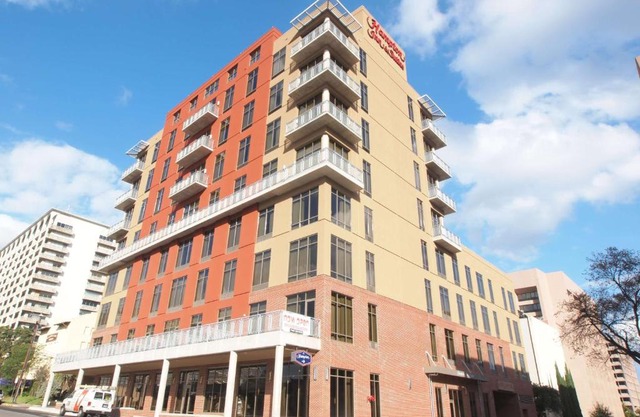 Hampton Inn and Suites Austin University Capitol