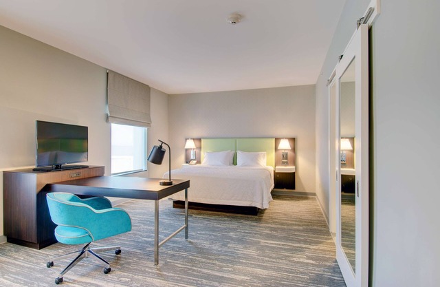 Hampton Inn & Suites Boston/Stoughton