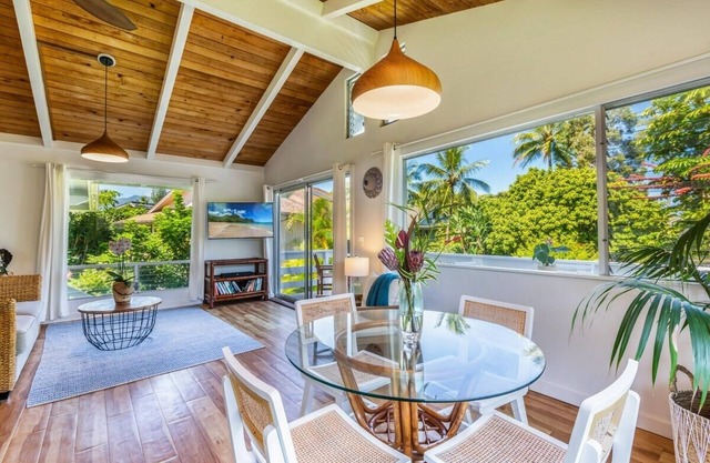 Hanalei Hideaway 2 Bedroom Home by RedAwning