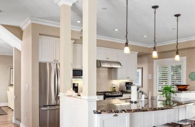 Harbor Haven with 5 Beds & Ocean Balcony Views