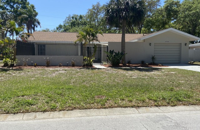 Harbor Heights Pet Friendly and close to the Beach