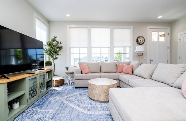 Harbor Shores Retreat | Heated Pool | 2 King Beds