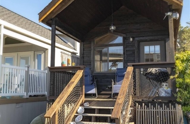 Harbor Watch - World class views of the Pacific ocean and a short walk to the Noyo beach