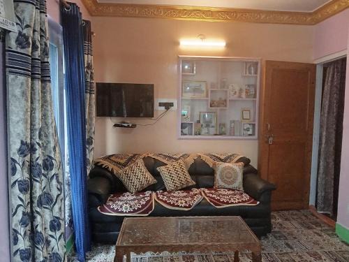 Haroon gest house