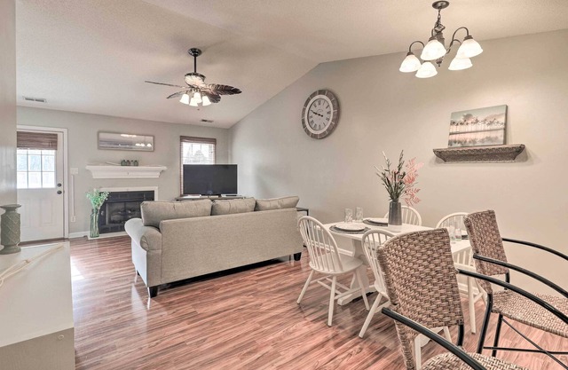 Havelock Home w/ Fenced Yard - 6 Mi to Beach!