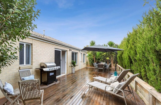 Haven in Grove- Family beach getaway! Cosy- modern