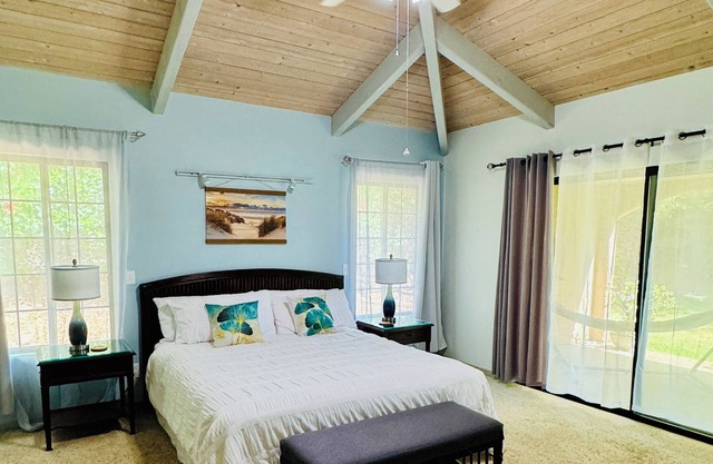 Hawaiian Family Paradise Retreat – Near Beach & Golf!