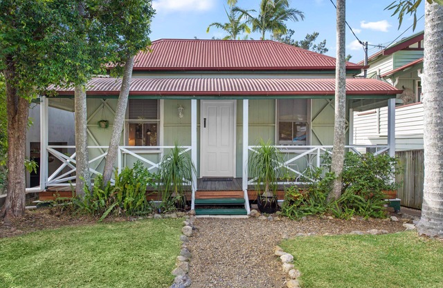 Hawthorne on the Park (the original) entire home with park access & leafy view