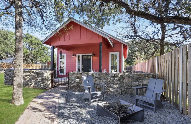 Haydon Cottage I Romantic, Dripping Springs