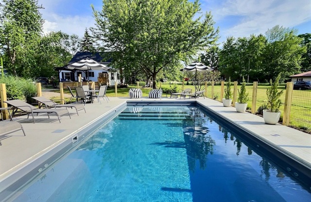 Heart of Sawyer, private brand new pool & easy access to best of Harbor Country!