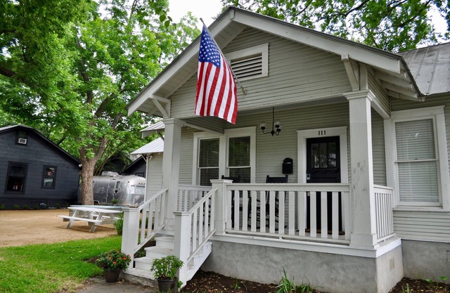 Heart of Soco Luxury Bungalow! LOCATION