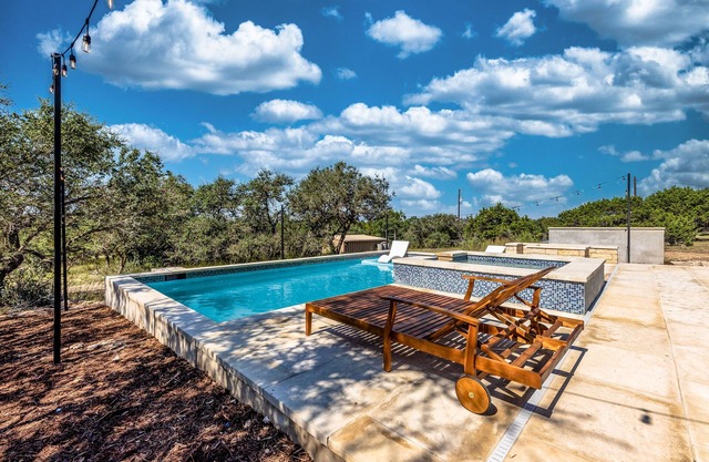 Heart of Texas l Heated Pool l Spa l Firepit