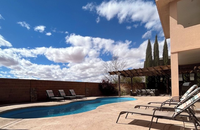 Heated Pool AmazingViews 4 Bed 3 Bath Great Location Horseshoe Bend