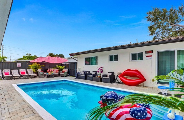 Heated Pool~Stellar stay in 7BD villa~Playground