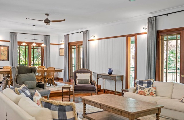 Heavenly 5BR Hinterlands Home