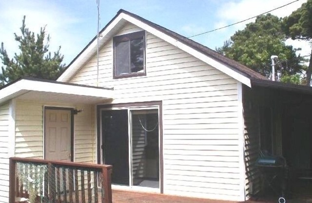 Heceta Coastal Cottage - Walk to the Beach!
