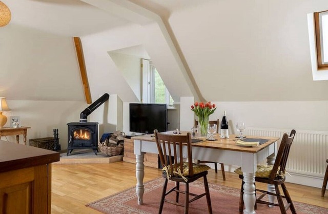 Hectors Loft - Tranquil Spacious Cotswold Hideaway